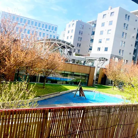 Apartament Center Flat With Balcony & Free Parking