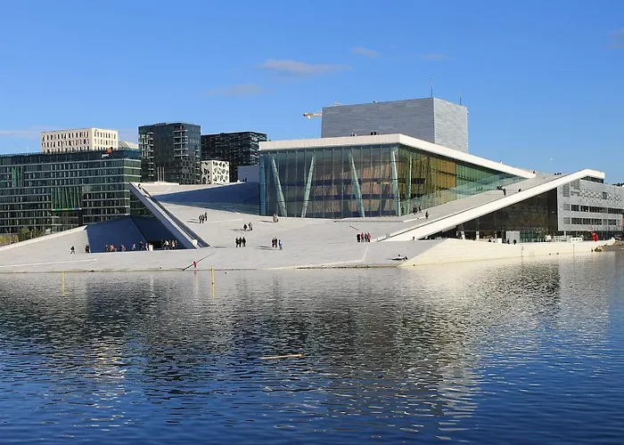 Appartement Center Flat With Balcony & Free Parking *