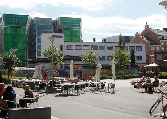 Center Flat With Balcony & Free Parking *