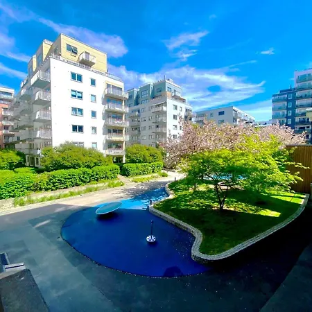 Center Flat With Balcony & Free Parking شقة