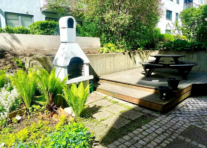 Center Flat With Balcony & Free Parking *